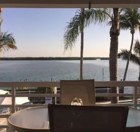 Harbor Villa Club 205